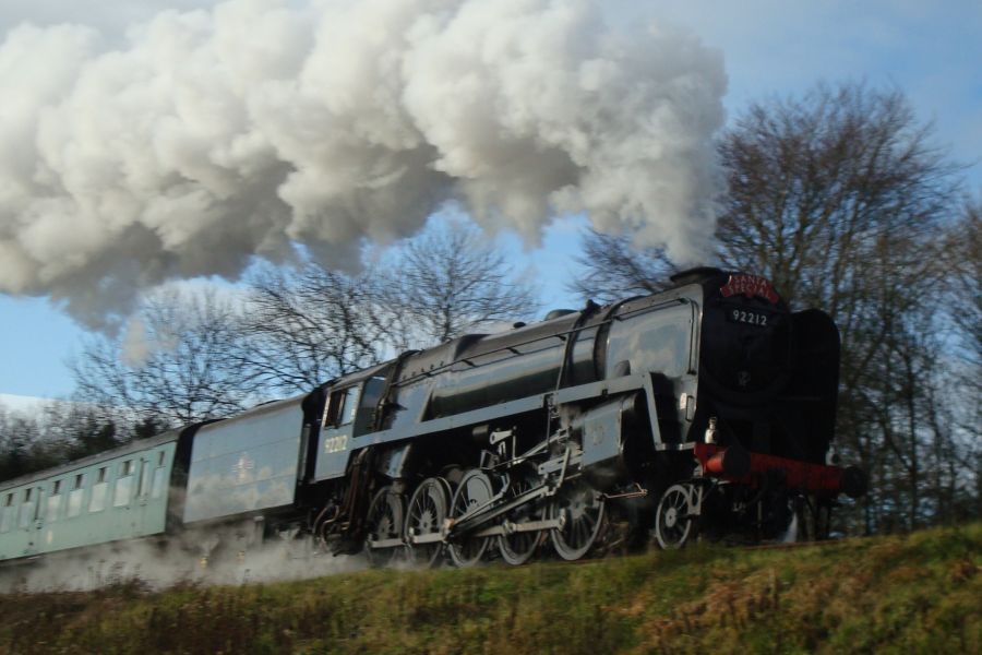 B.R. Standard class '9F' No. 92212 climbs away from Ropley with a 'Santa Special' service from Alresford. (18th December 2011)